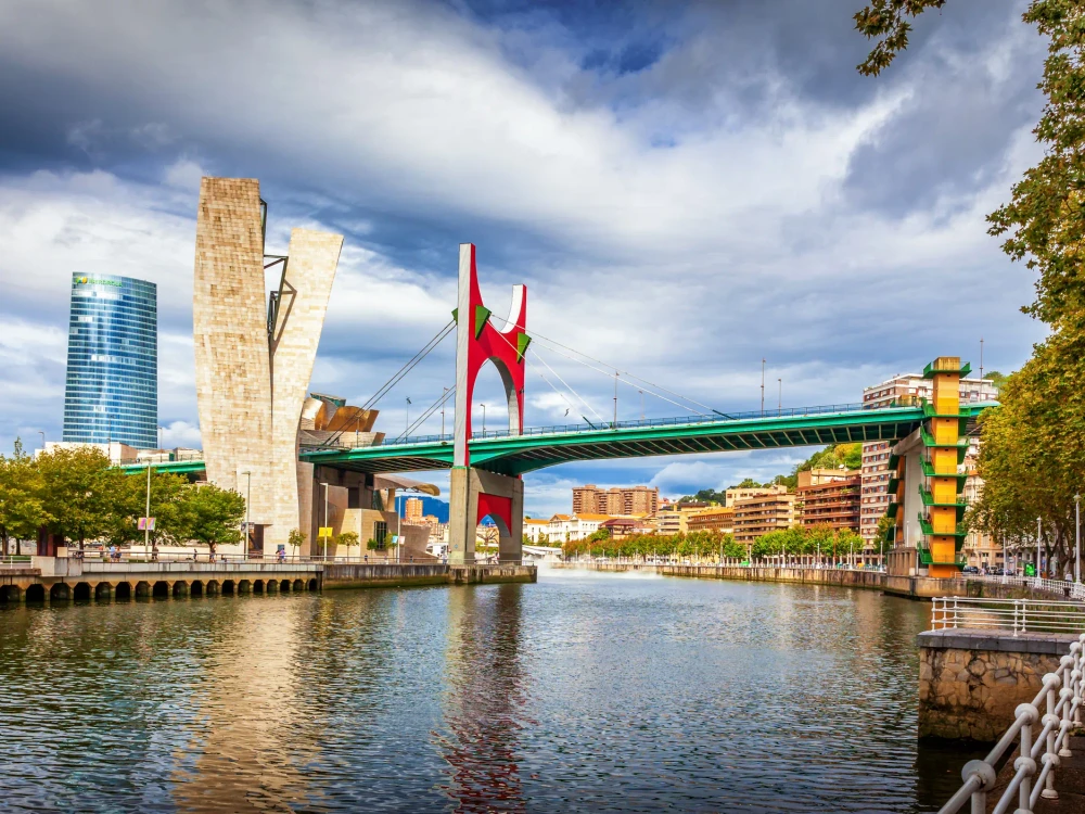 Bilbao​ (en euskera, Bilbo) es un municipio situado en el norte de España y una villa de dicho municipio, capital de la provincia y territorio histórico de Vizcaya, en el País Vasco