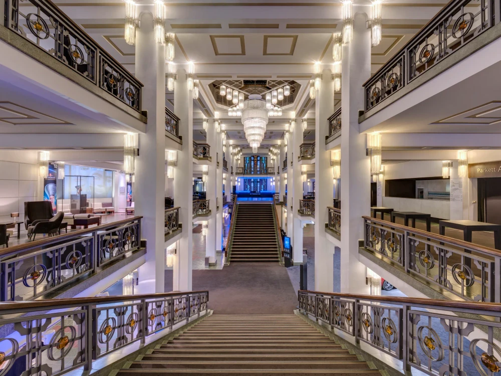 Friedrichstadt-Palast 2015 zur neuen Show "The Wyld" 