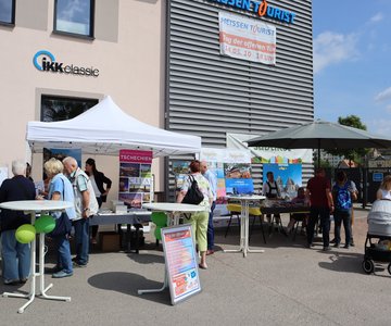  Viele Interessierte Gäste bei Hotel Angerer (Südtirol) und der Themenwelt Bus