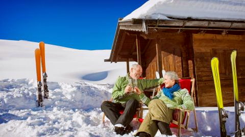 Relaxen an der Skihütte